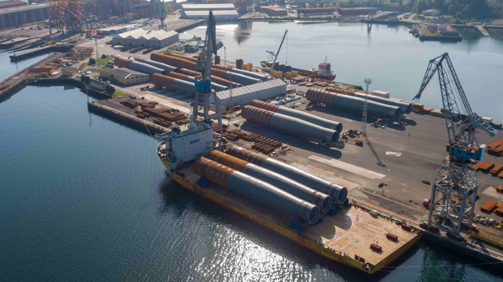 Navantia Seanergies, división de Energías Verdes de Navantia, ha entregado su segunda jacket de subestación para Ocean Winds, esta vez para el futuro parque eólico marino situado en Francia Dieppe Le Tréport. La jacket ha partido desde la dársena sur del astillero de Puerto Real, rumbo a su destino en la costa atlántica de Francia.